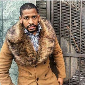 Double-breasted wool peacoat ( Detachable fur )